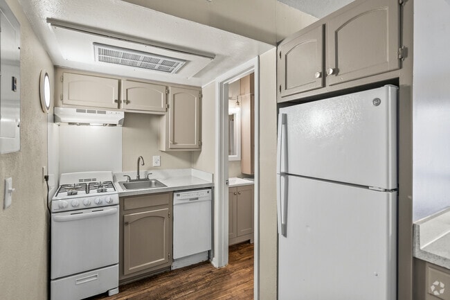 Studio - 323SF - Kitchen - HARRIS GARDENS