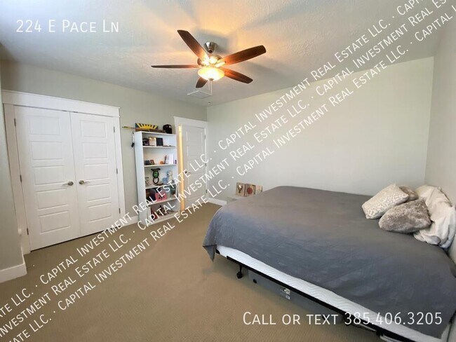 Building Photo - 224 E Pace Ln