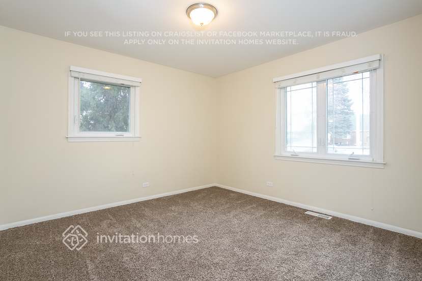 Building Photo - 8440 S Lockwood Ave