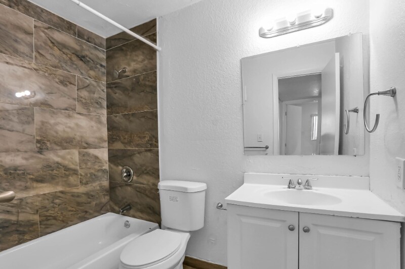 Building Photo - 2719 NW 39th Terrace