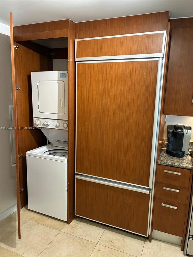 Building Photo - 10275 Collins Ave