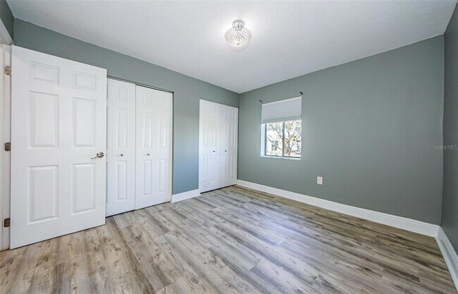 Building Photo - 722 116th Ave N