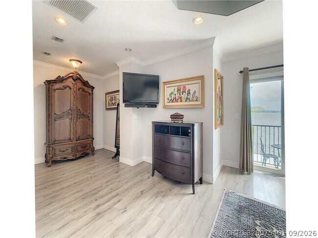 Building Photo - 4827 SW 183rd Ave