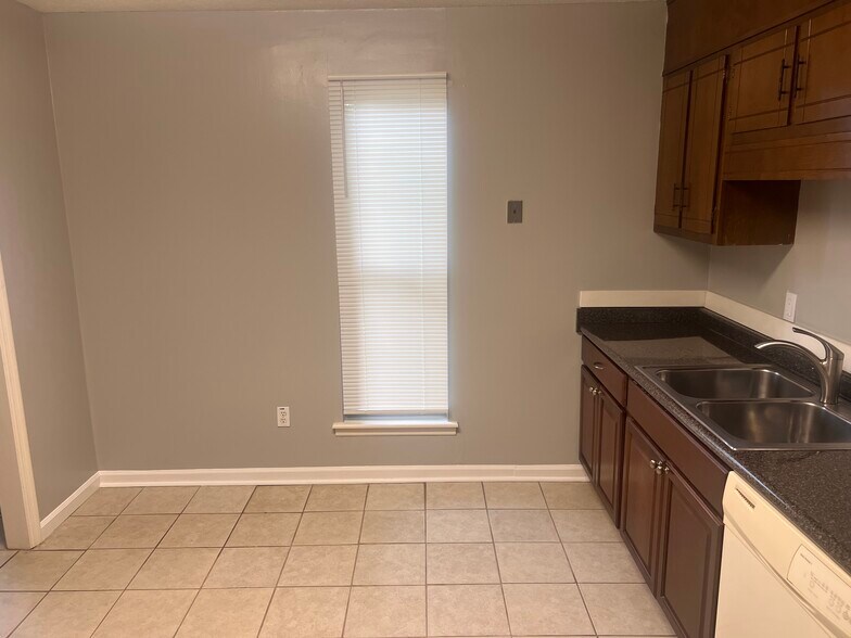 Building Photo - 1405A Stratton Place Dr