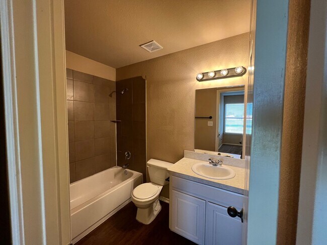 Building Photo - Welcome home to this spacious 3-bedroom, 2-bath quadplex in Krum!