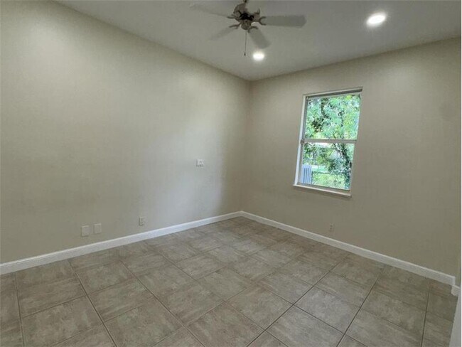 Building Photo - 969 Meadow Ave