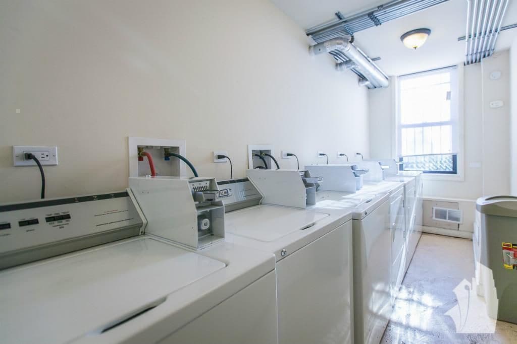 Building Photo - 4737 N Hermitage Ave