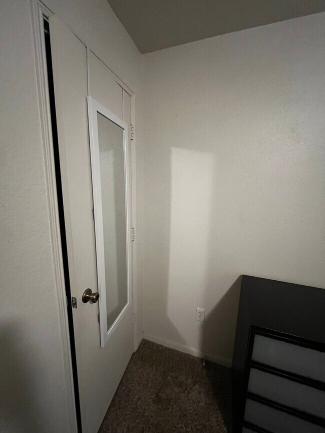 Closet door mirror - 521 Southwest Pky