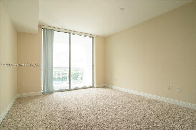 Building Photo - 2681 N Flamingo Rd