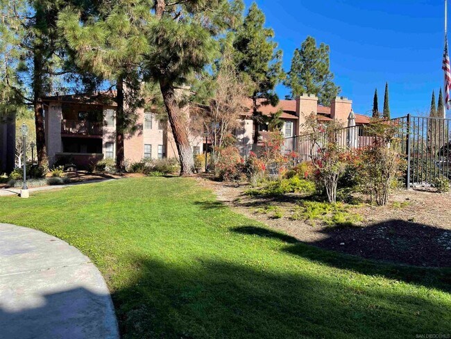 Building Photo - Great One Bedroom Condo w/ A/C