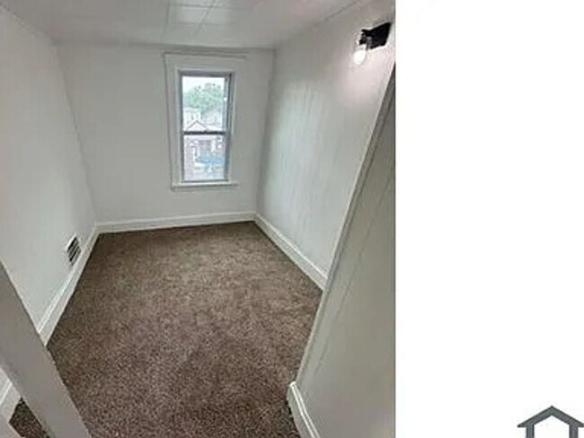 Building Photo - Newly Renovated 3BR 1BA home in Beaver Falls