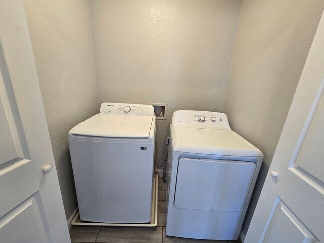 Building Photo - 4 Bedroom Rhodes Ranch Home