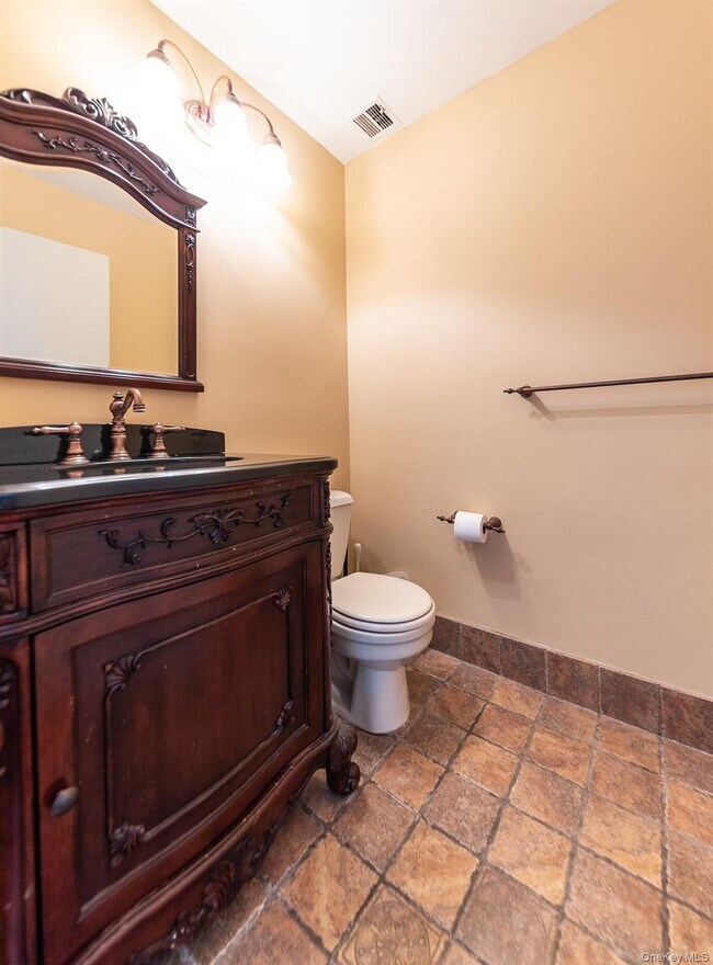 Building Photo - 100 W Broadway