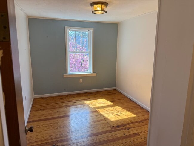 Building Photo - Newly Renovated 3-Bedroom, 1-Bathroom End-Row Townhome with Bonus Room & Backyard!