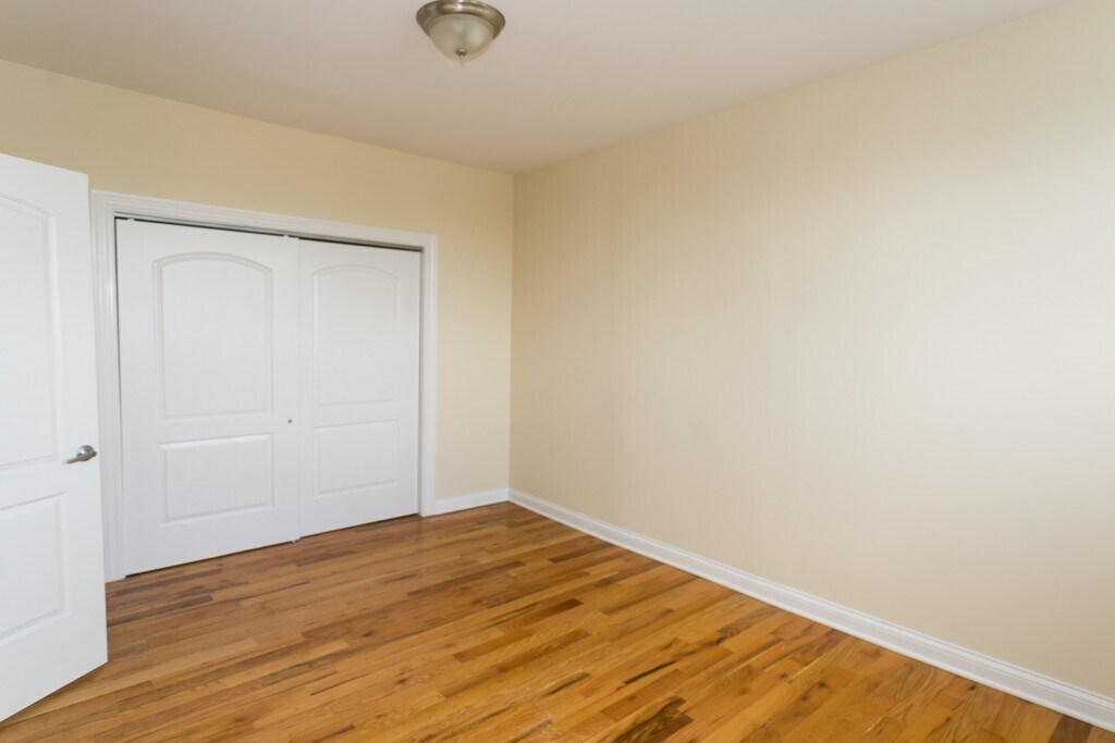 Building Photo - 4431 N Wolcott Ave