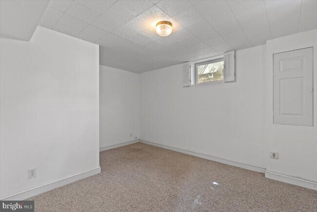 Building Photo - 6023 Walhonding Rd