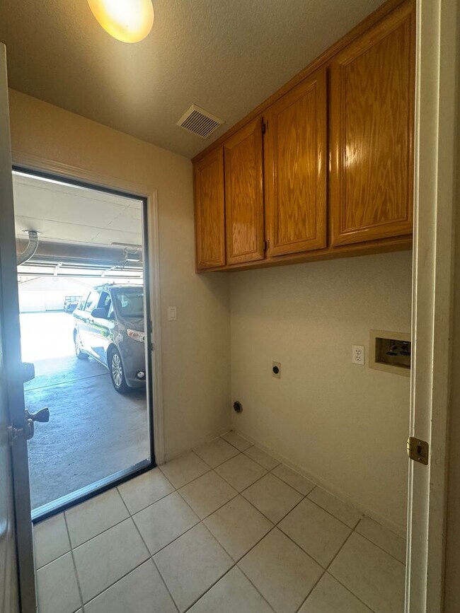 Building Photo - Beautiful 4-Bedroom Home with Solar, High ...