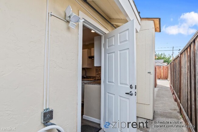 Building Photo - 1 br, 1 bath 4plex - 1935 Kinross Way, San...