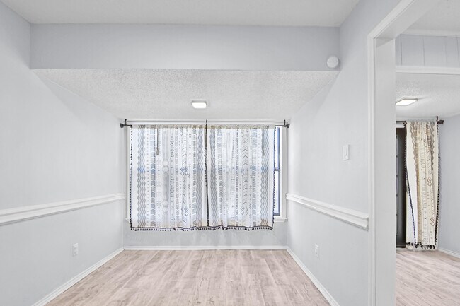 Building Photo - 6907 Avenue W