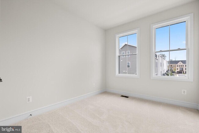 Building Photo - 42106 Picasso Sq