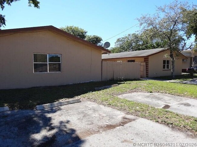 Building Photo - 2400 NW 21st St