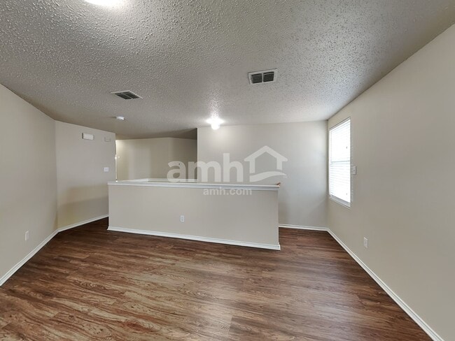 Building Photo - 16508 Jasmine Springs Dr