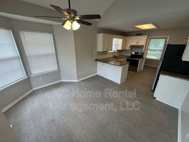 Building Photo - 1400 Cypress Dr
