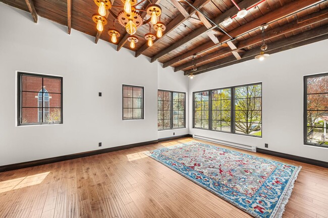 Building Photo - Thiel on 9th