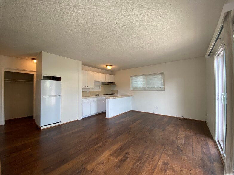 Building Photo - 239 Windward Ave