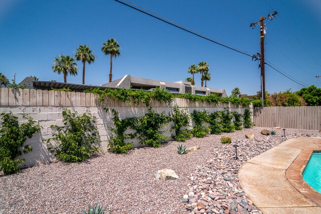 Building Photo - 73100 Santa Rosa Way