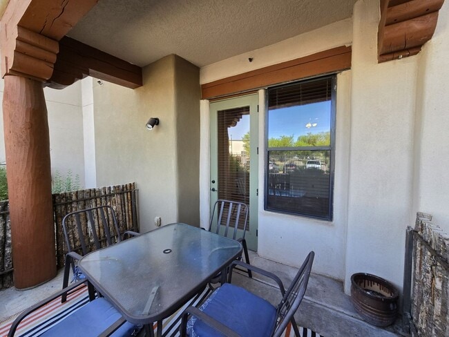 Building Photo - 1405 Vegas Verdes Dr