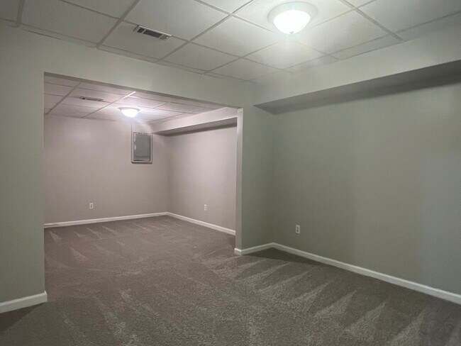 basement/ bedroom #4 space - 1221 Settlebench Ln NW