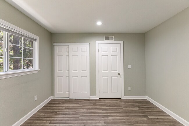 Building Photo - 1292 Aleutian Dr