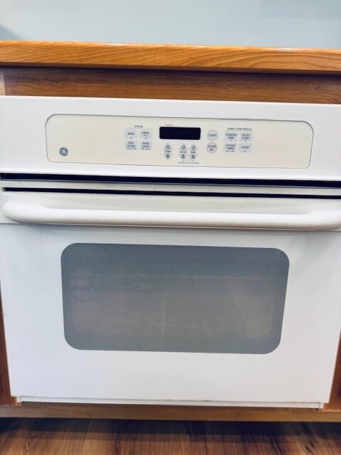 Building Photo - 50 Grove End Rd