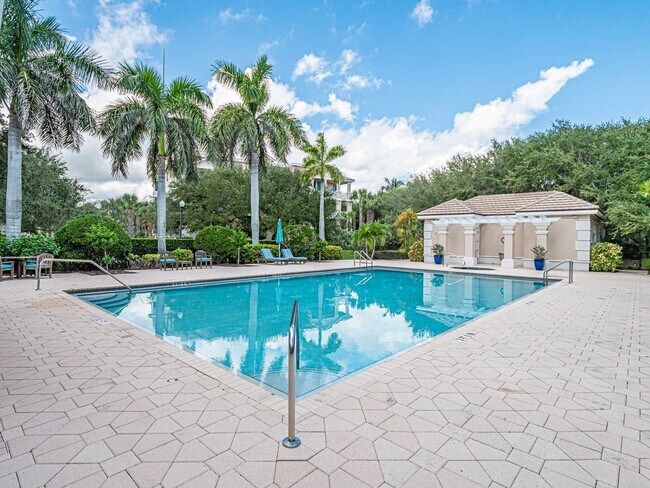 Building Photo - 801 N Swim Club Dr