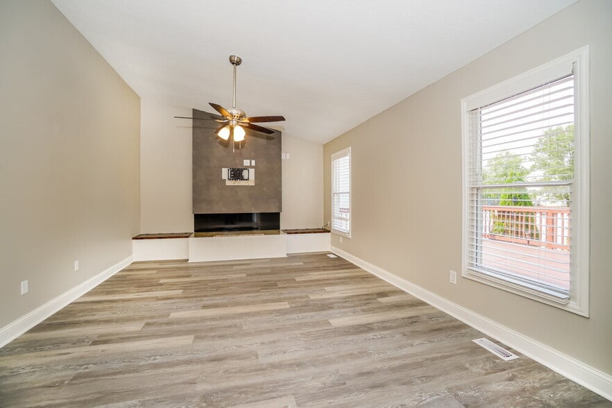 Building Photo - 100 Dakota Ct