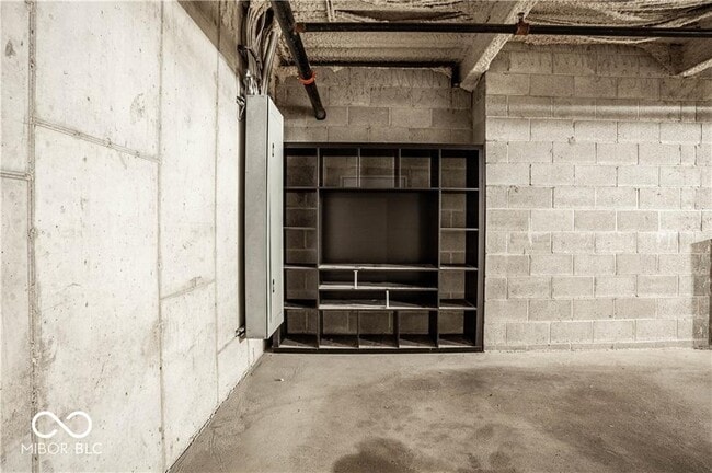 Building Photo - 802 N Meridian St