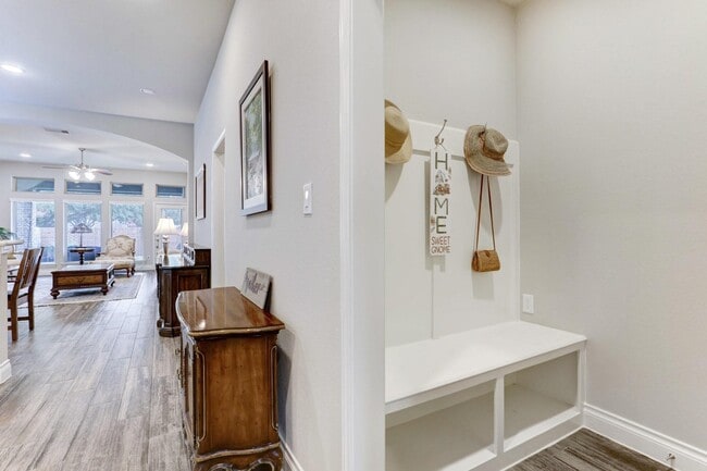 Building Photo - 8126 Silverspot Ln
