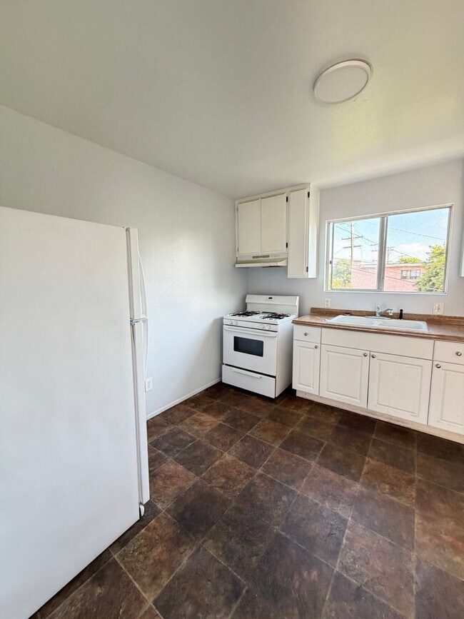 Building Photo - 4455-4457 32nd St, San Diego, CA 92116