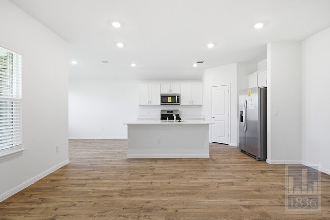 Building Photo - 1932 Marlin Spike Dr