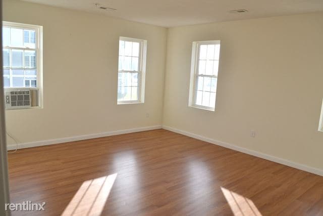 Building Photo - 5 Springhouse Trail