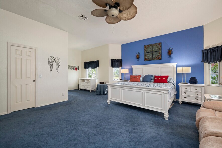 Building Photo - 12879 SW Kings Row