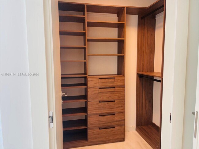 Building Photo - 300 Biscayne Blvd Way