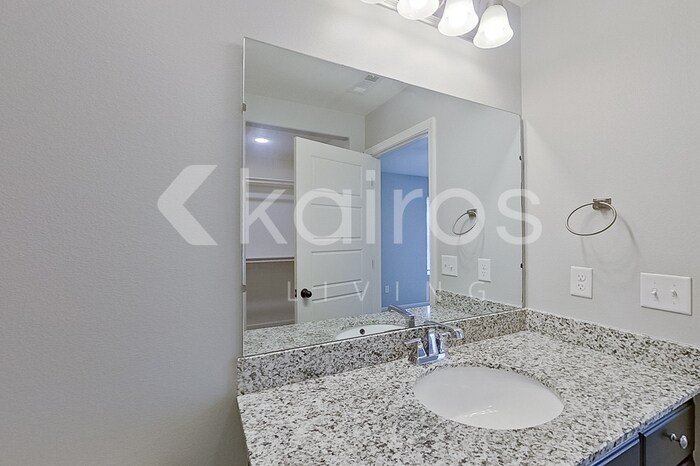 Building Photo - 202 Fieldstone Cir