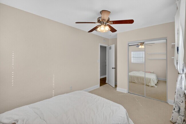 Building Photo - 541 40th Ave NE