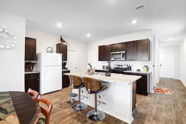 Building Photo - Move in Ready and FULLY FURNISHED 3 BD/2 BA located Far West San Antonio!