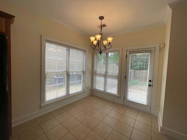 Dining Area - 3947 River Pointe Ln