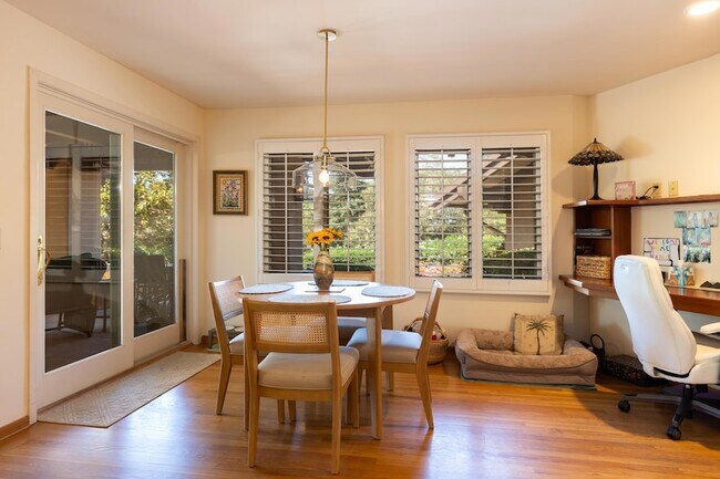 Building Photo - 375 Las Palmas Dr