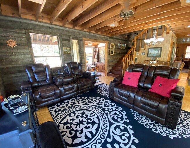 Building Photo - 297 Little River Ln