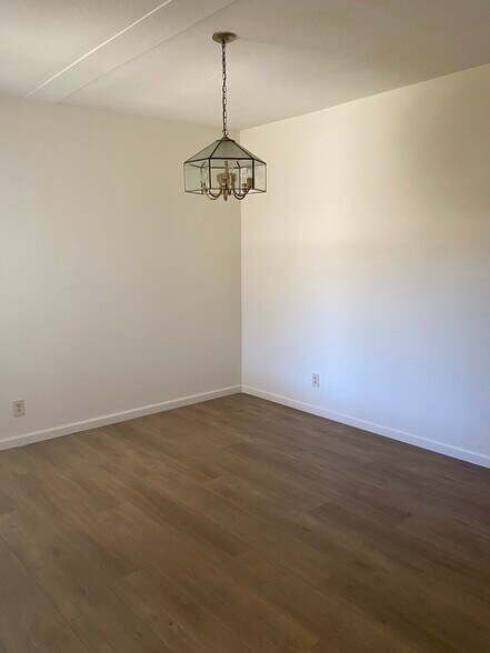 Dining Room - 4045 W 182nd St